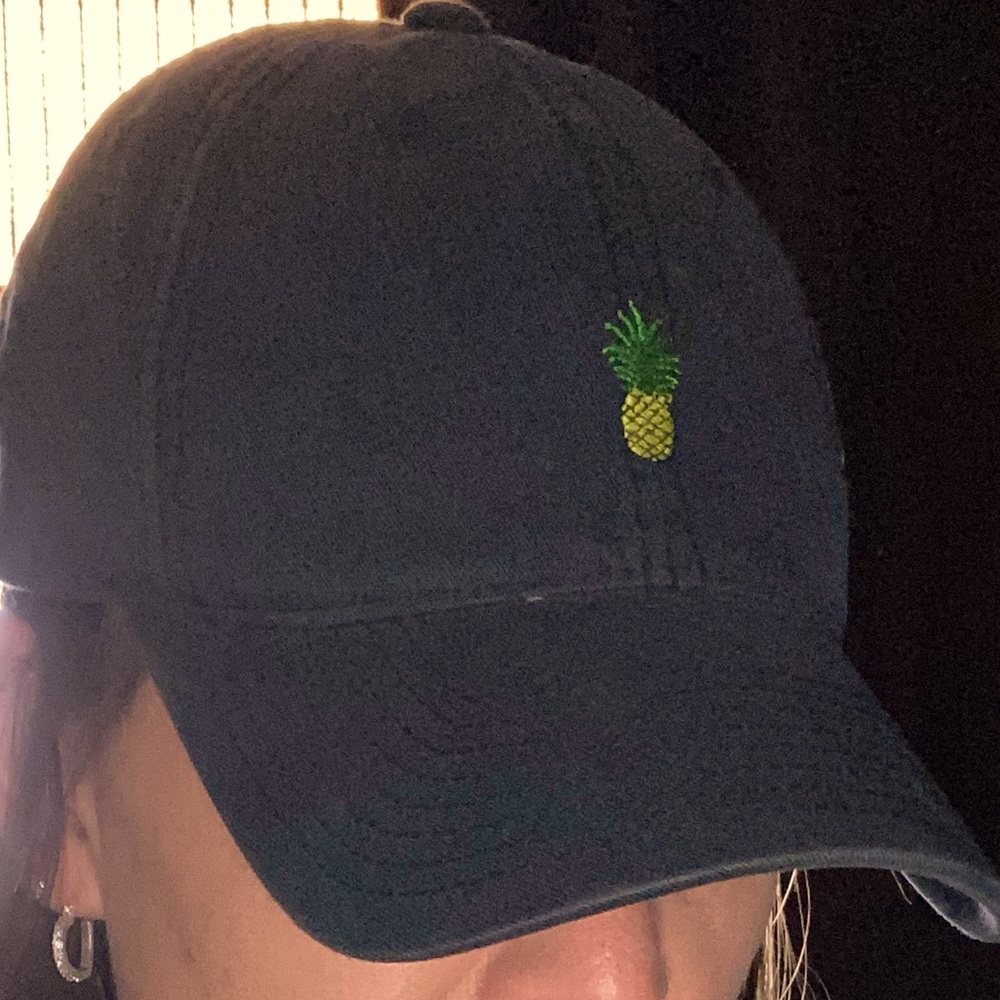 WORN ONCE!! Black - Pineapple Hawaii Hat Flex Fit
